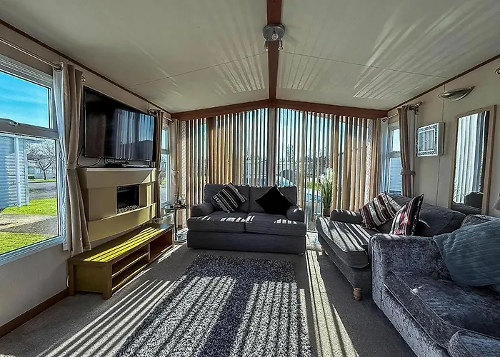 Stunning 6 Berth Caravan With Decking At Southview Holiday Park Ref 33175V