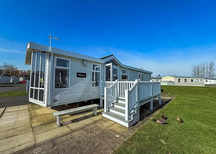Stunning 6 Berth Caravan With Decking At Southview Holiday Park Ref 33175V