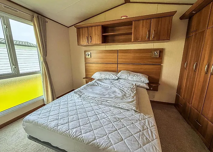 Stunning 6 Berth Caravan With Decking At Southview Holiday Park Ref 33175V