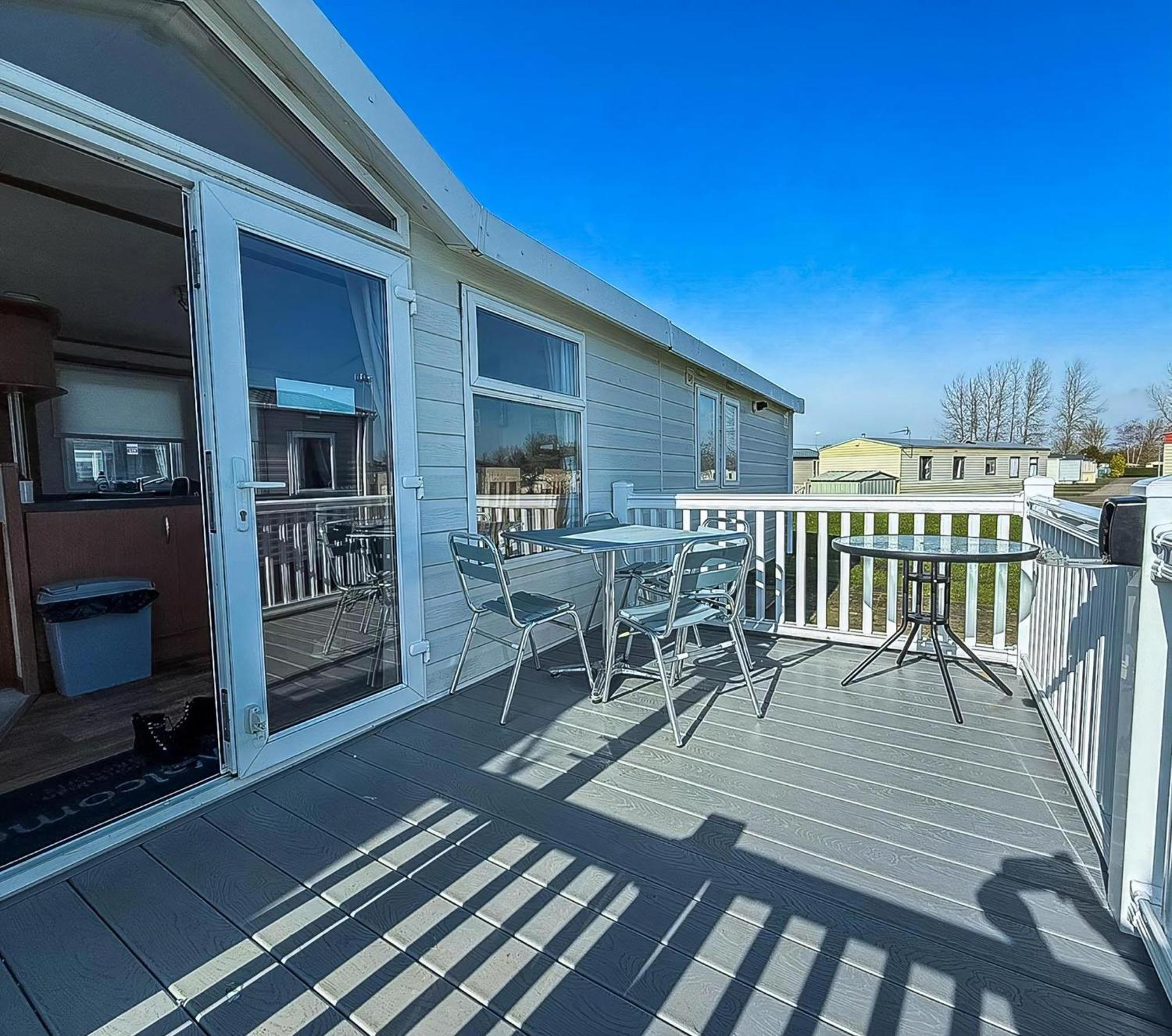 Holiday home Stunning 6 Berth Caravan With Decking At Southview Ref 33175v Skegness